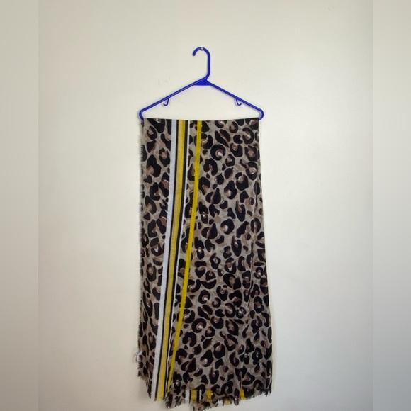 Chic Leopard Print Scarf with Bold Stripes, thin material - Picture 3 of 8